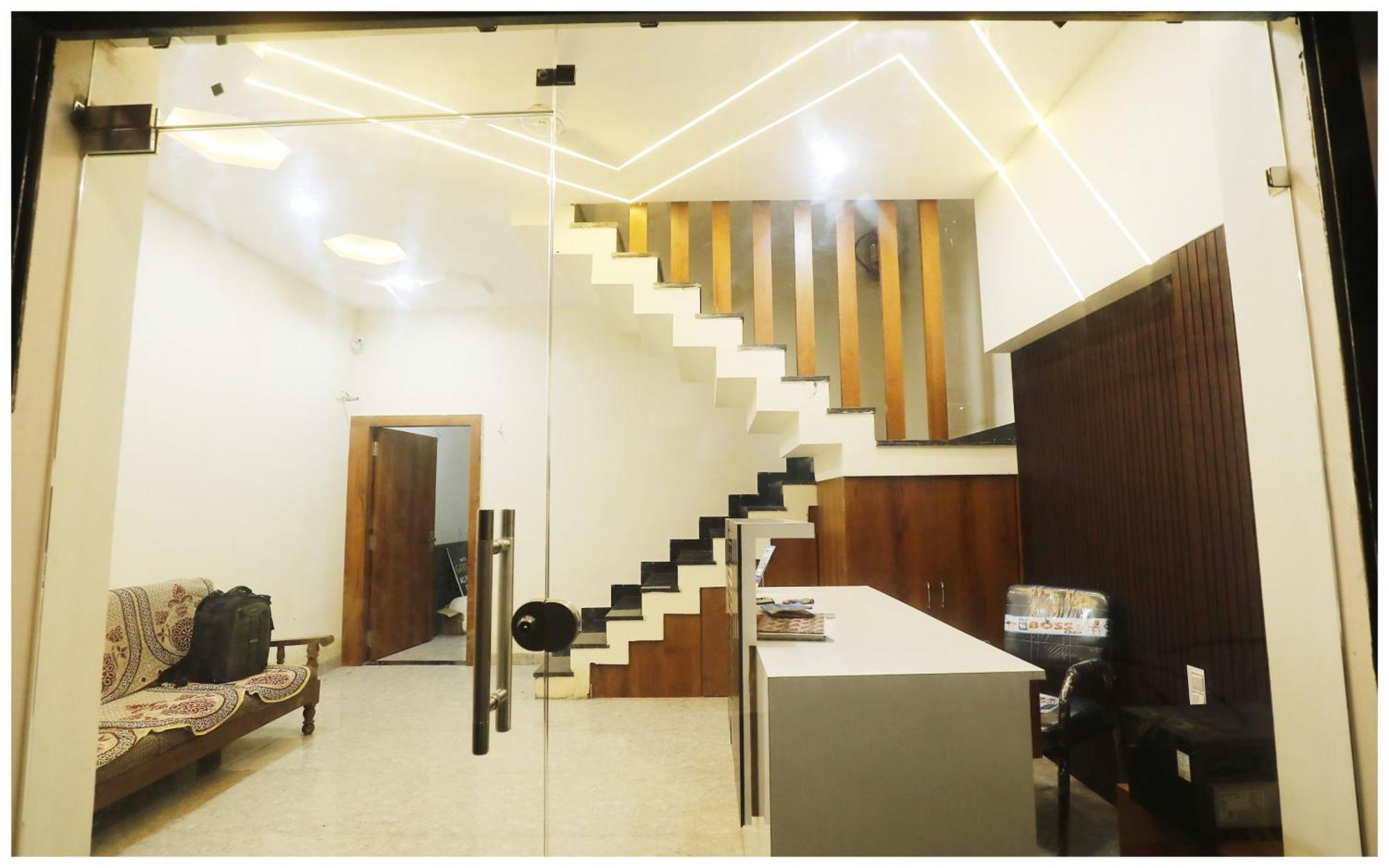 Premium Hotel Ujjain - G A R I M A - Near Mahakal Temple And Rivar - Railway Station - Hygiene & Spacious Room - With Wifi- And Parking Facilities - Best Hotel In Ujjain Exterior foto