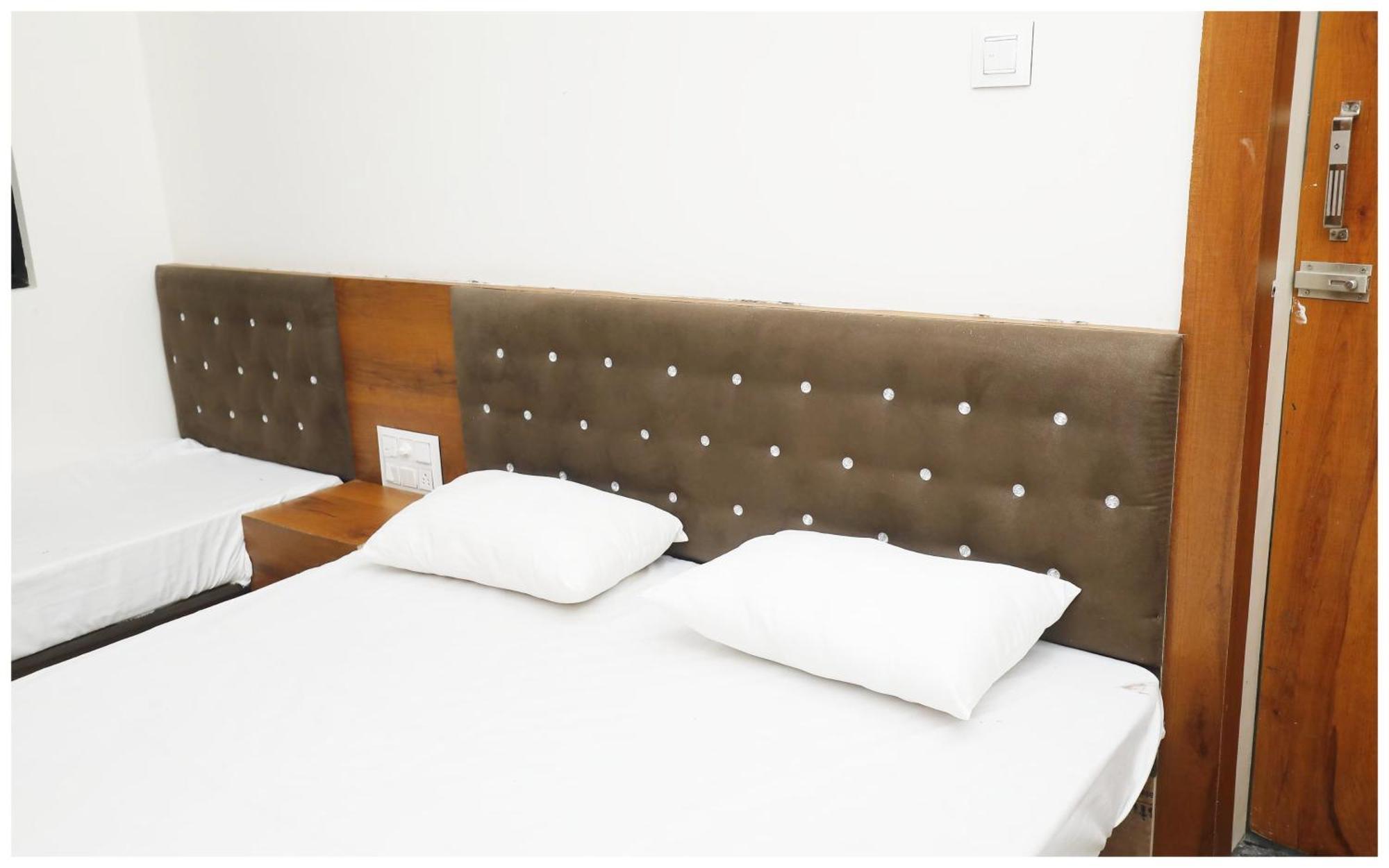 Premium Hotel Ujjain - G A R I M A - Near Mahakal Temple And Rivar - Railway Station - Hygiene & Spacious Room - With Wifi- And Parking Facilities - Best Hotel In Ujjain Exterior foto